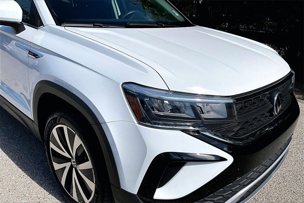 Certified 2022 Volkswagen Taos SE image 12