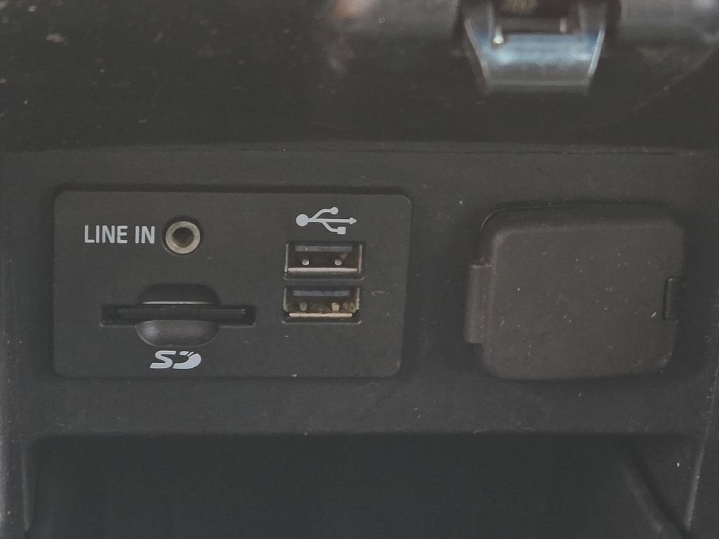 Used 2014 Ford Explorer XLT w/ Equipment Group 202A AWD/4WD image 16