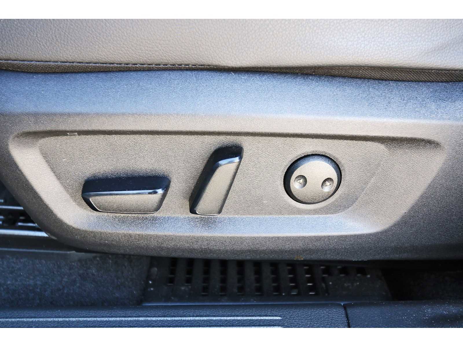 Used 2025 Nissan Rogue SL w/ Tech Package image 27