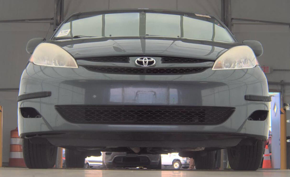 Used 2008 Toyota Sienna CE image 2