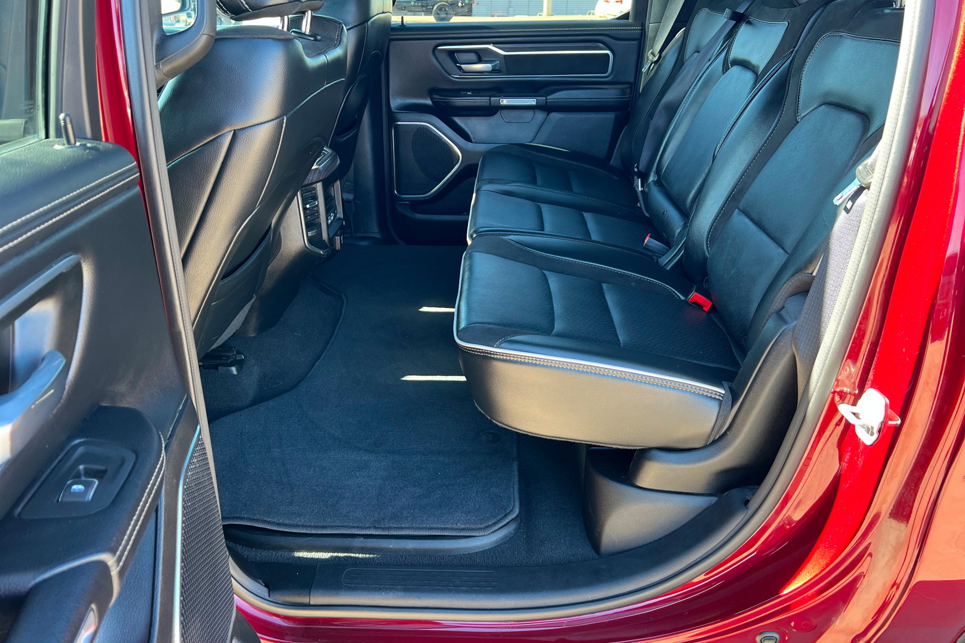 Used 2025 RAM 1500 Laramie AWD/4WD image 21