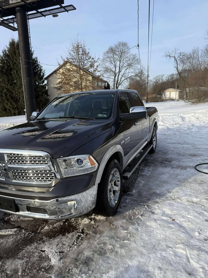 Used 2014 RAM 1500 Laramie w/ Convenience Group AWD/4WD image 2