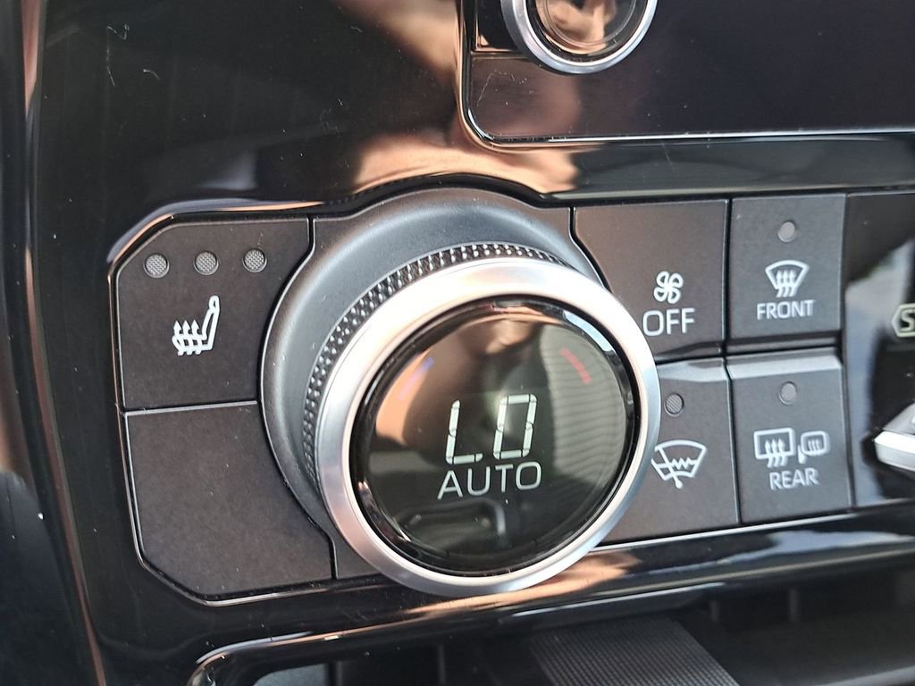 Used 2023 Toyota Highlander XSE image 25