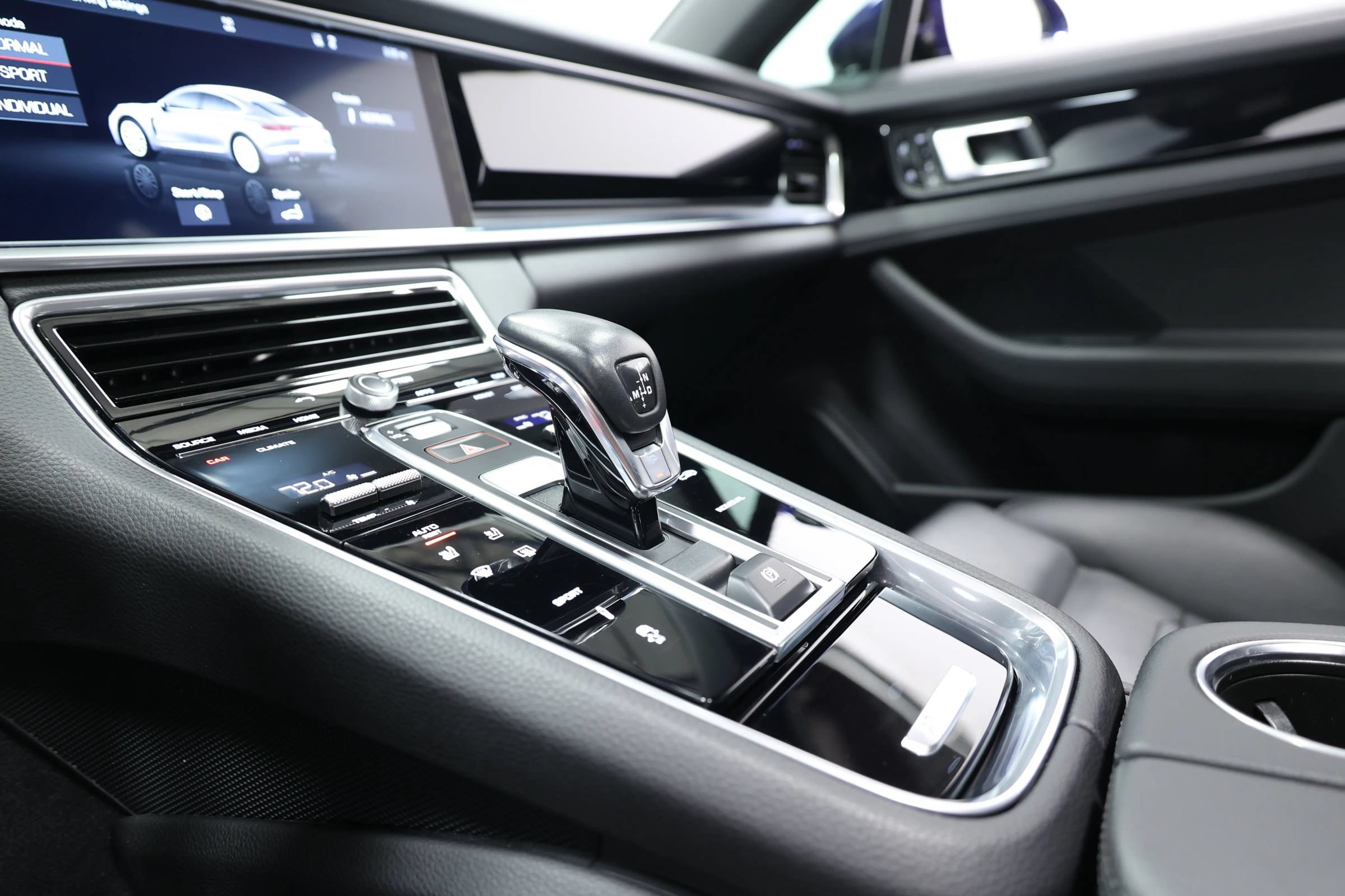 Used 2020 Porsche Panamera AWD/4WD image 48