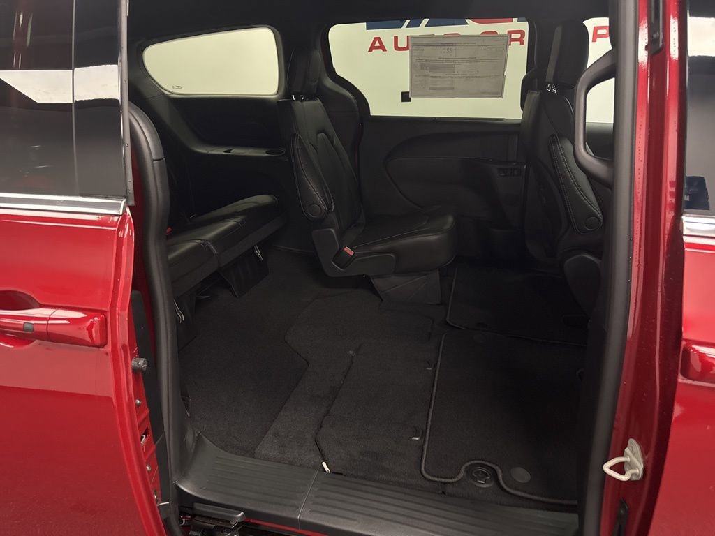 New 2026 Chrysler Voyager LX image 33