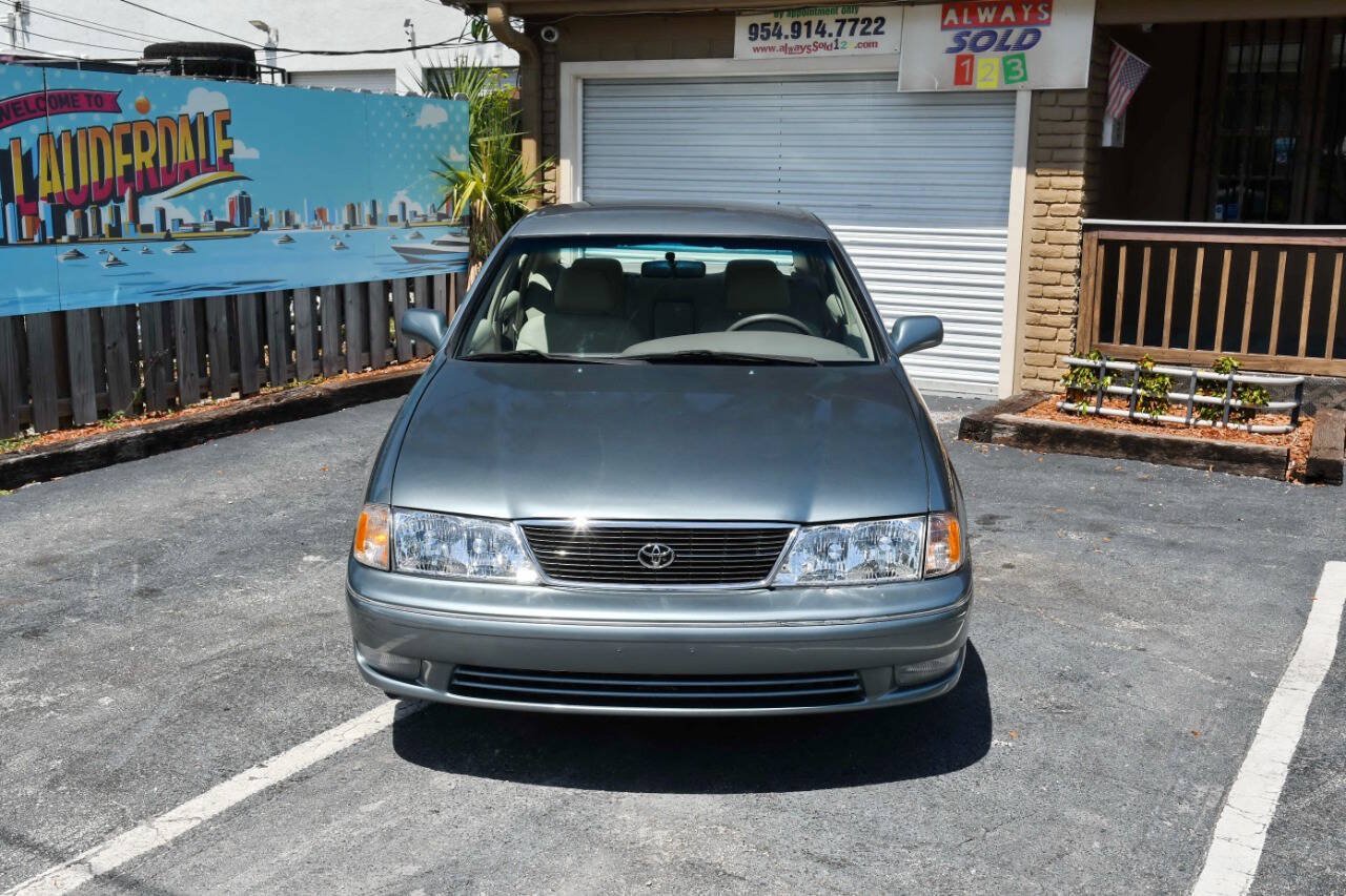 Used 1999 Toyota Avalon XLS w/ Leather Trim Pkg w/ Memory FWD image 2