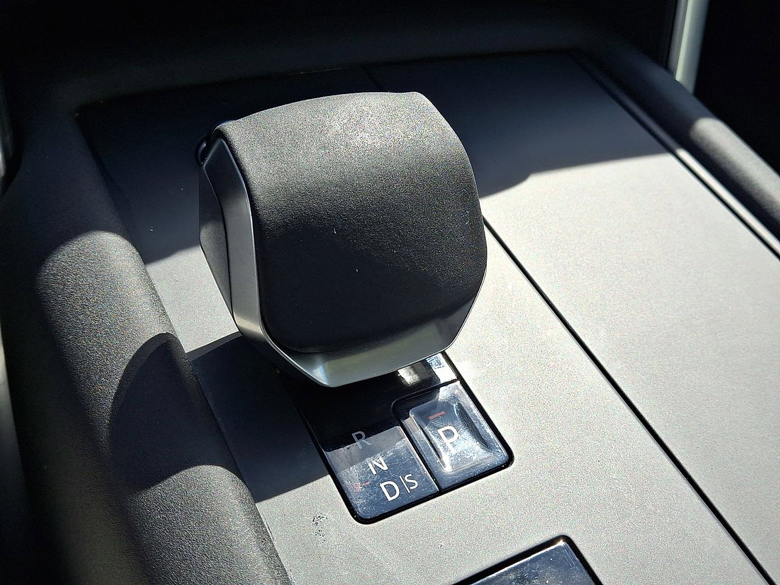 Certified 2026 Land Rover Discovery S AWD/4WD image 24