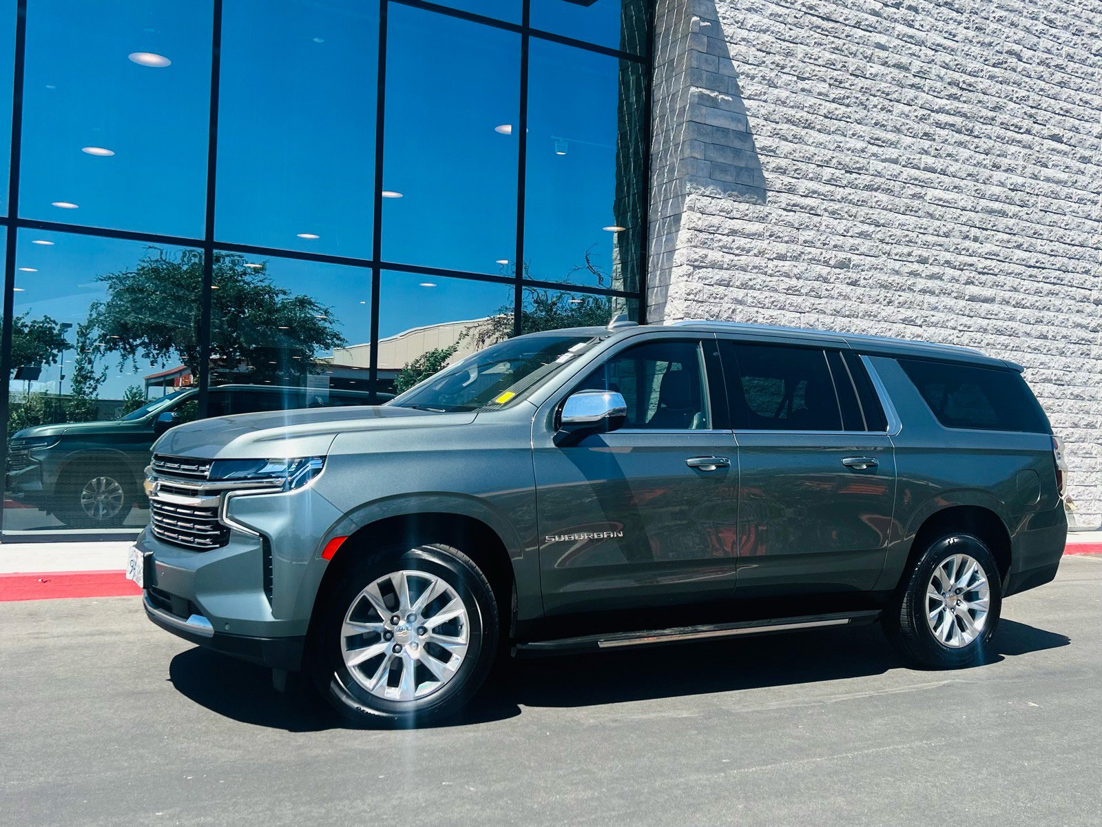Used 2023 Chevrolet Suburban Premier AWD/4WD image 8