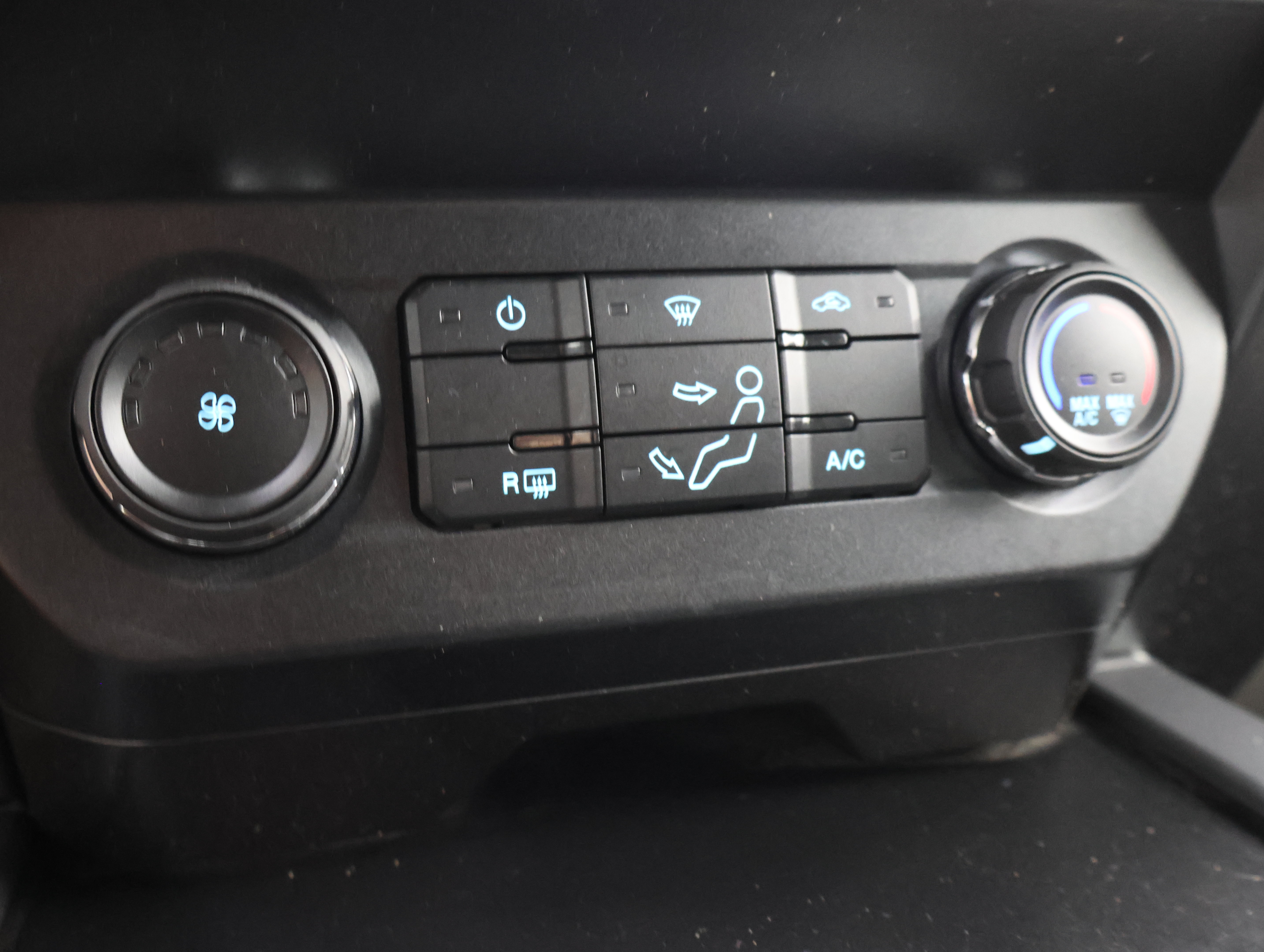Used 2022 Ford F250 XLT w/ Black Appearance Package AWD/4WD image 46
