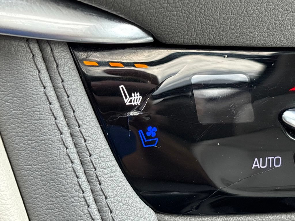 Used 2021 Cadillac XT5 Premium Luxury w/ LPO, Premium Carpet Package AWD/4WD image 19