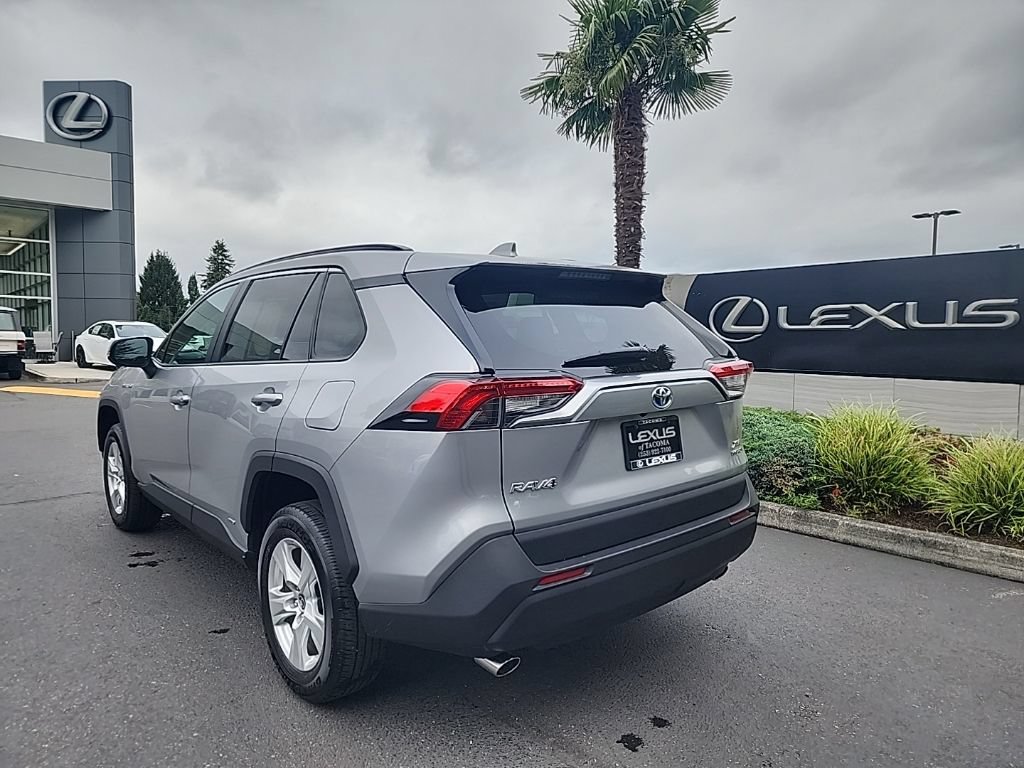 Used 2021 Toyota RAV4 XLE w/ Convenience Package AWD/4WD image 3