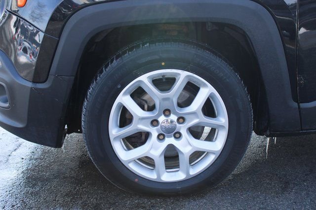 Used 2016 Jeep Renegade Latitude w/ Cold Weather Group FWD image 33