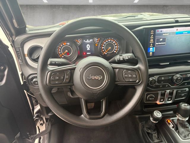 Used 2025 Jeep Wrangler Sport AWD/4WD image 21