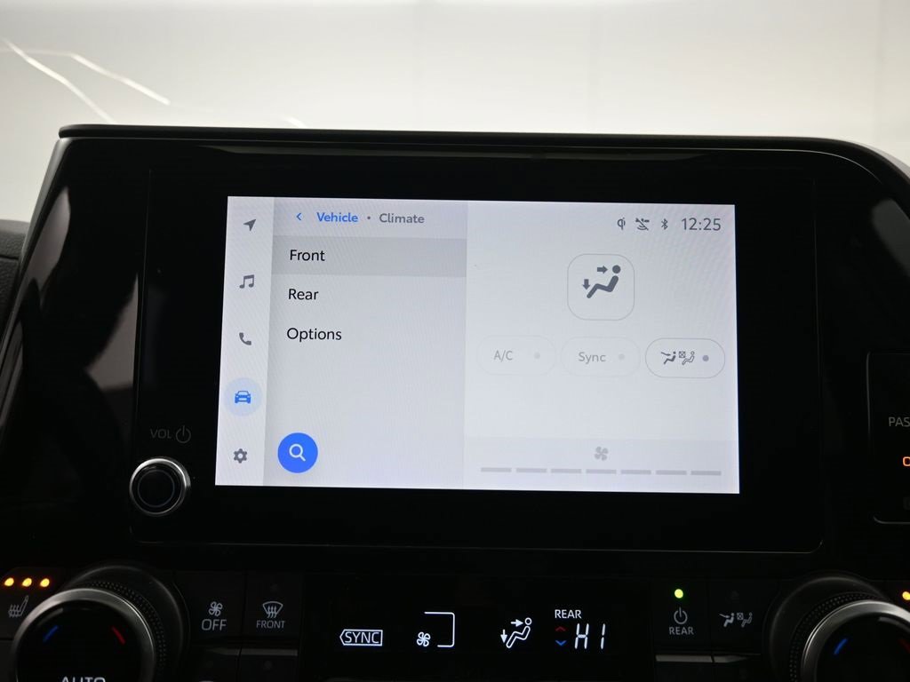 Used 2023 Toyota Highlander XLE image 17