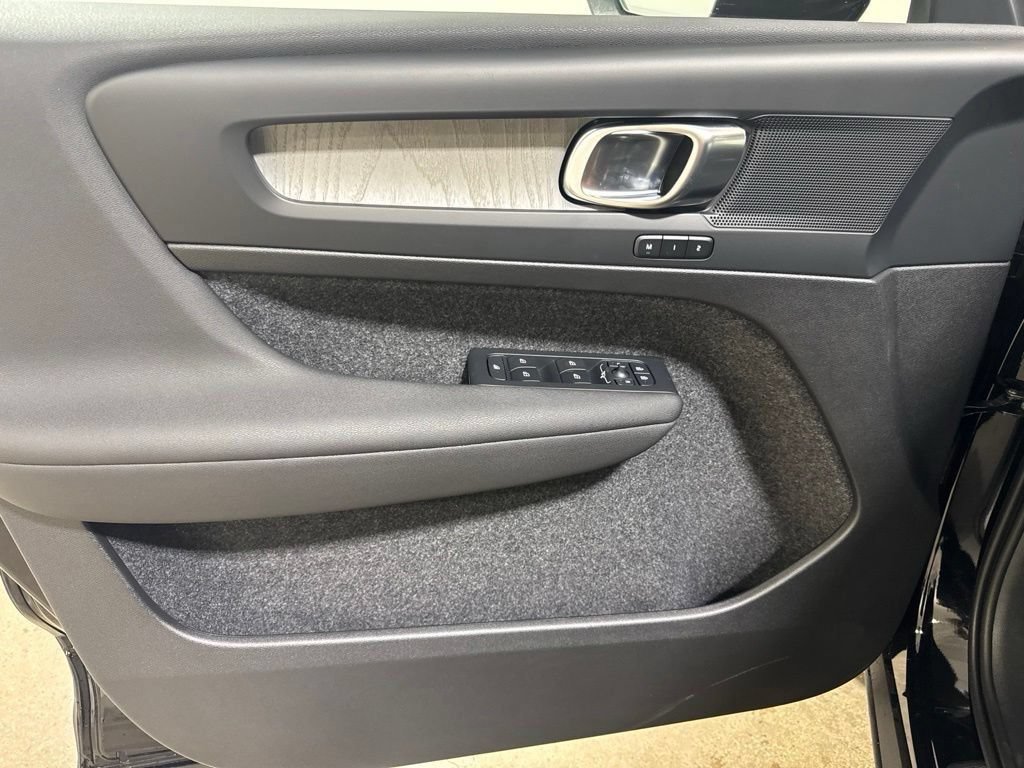 New 2026 Volvo XC40 B5 Plus w/ Protection Package Premier AWD/4WD image 17