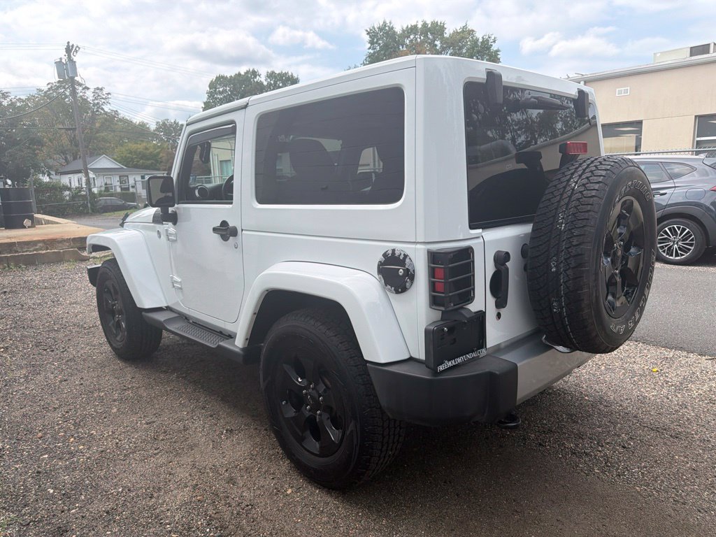 Used 2018 Jeep Wrangler Sahara w/ Connectivity Group AWD/4WD image 4