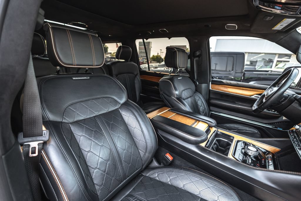 Used 2022 Jeep Grand Wagoneer Series III w/ Flexible Seating Group AWD/4WD image 25