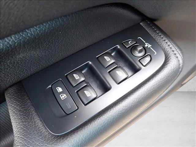 Used 2022 Volvo XC60 B5 Momentum image 17