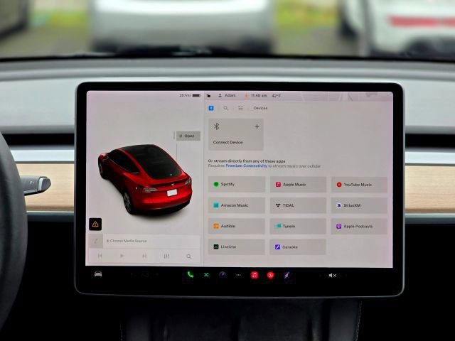 Used 2021 Tesla Model Y Long Range image 18