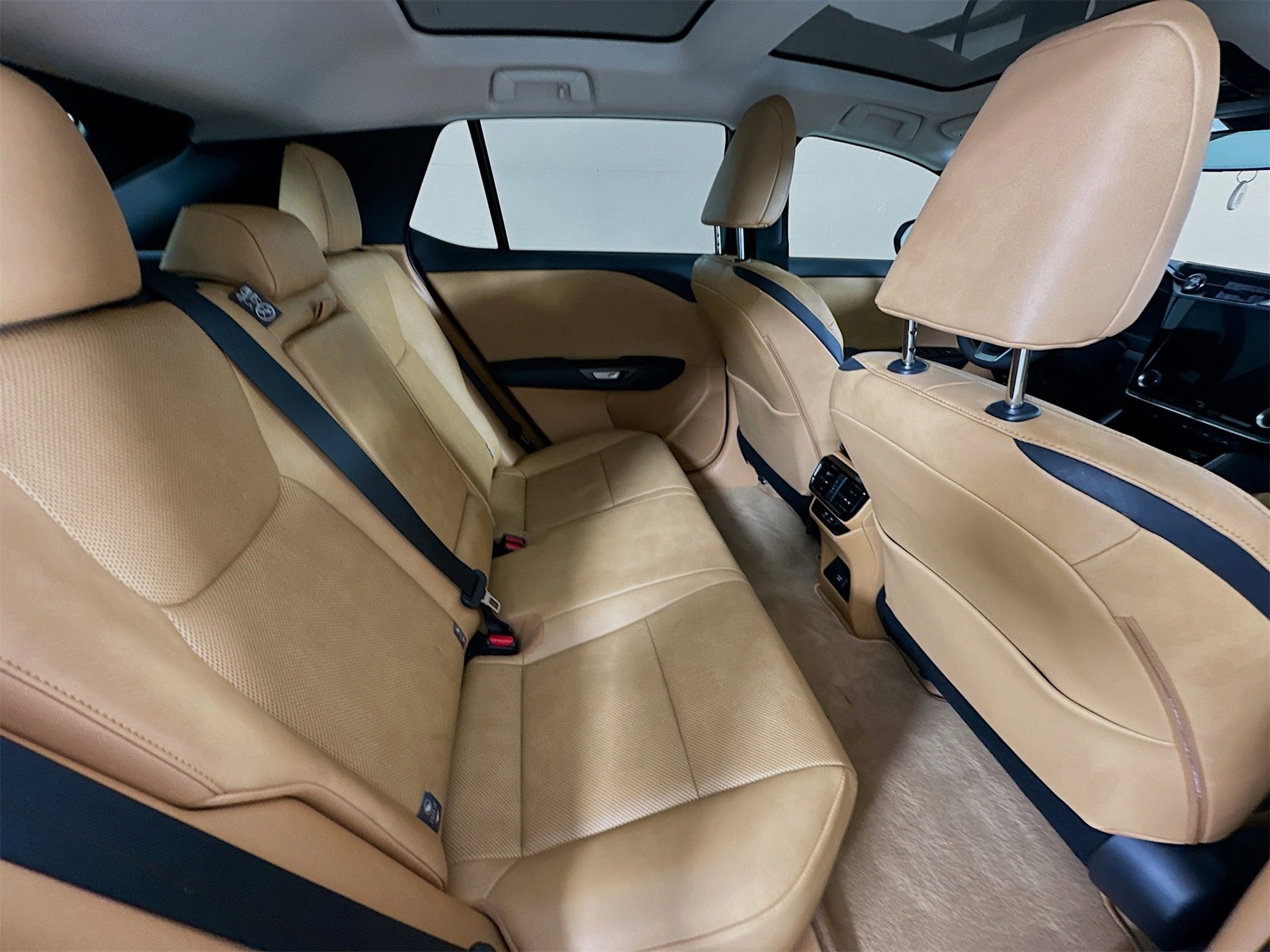 Used 2024 Lexus RZ 300e Premium w/ Accessory Package (Z1) image 29