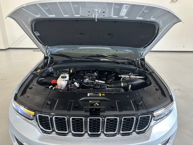 Used 2024 Jeep Grand Cherokee Limited AWD/4WD image 31