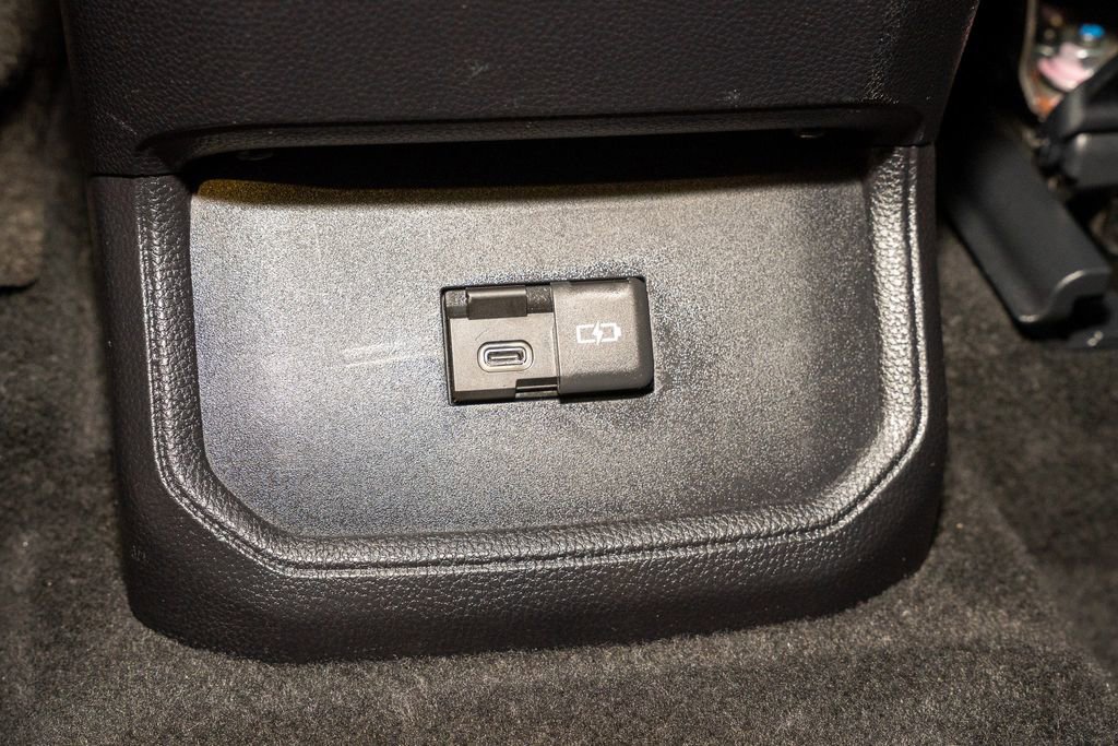 Used 2023 Toyota Highlander XLE image 9