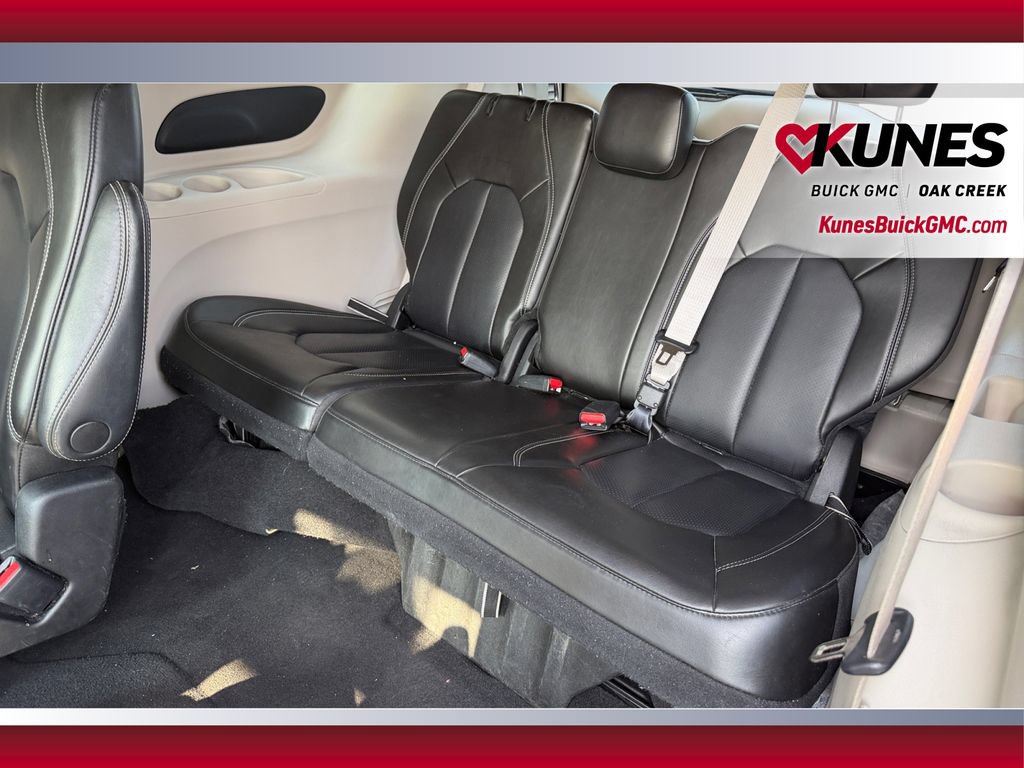 Used 2023 Chrysler Pacifica Touring-L FWD image 33
