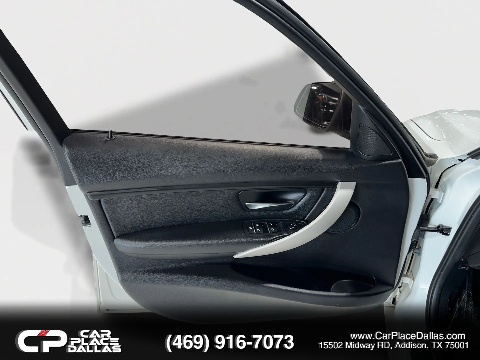 Used 2017 BMW 320i Sedan RWD image 10