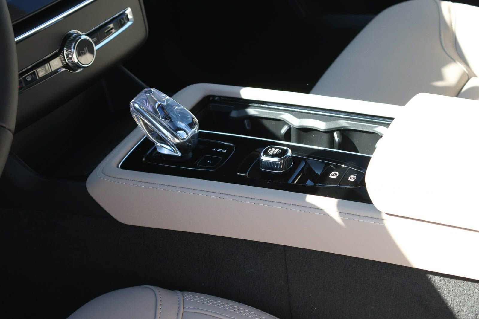 New 2026 Volvo XC90 T8 Plus w/ Protection Package AWD/4WD image 30