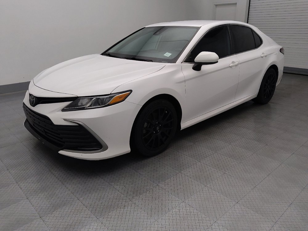 Used 2022 Toyota Camry LE FWD image 2