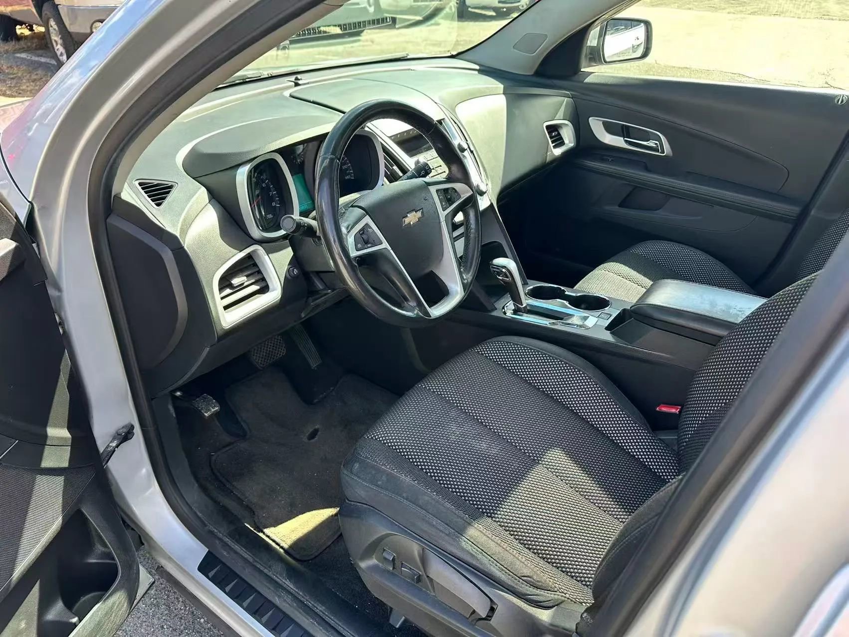 Used 2010 Chevrolet Equinox LT w/ Vehicle Interface Package image 9