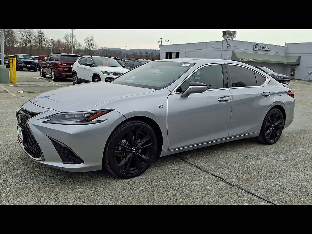 Used 2023 Lexus ES 300h F Sport image 4