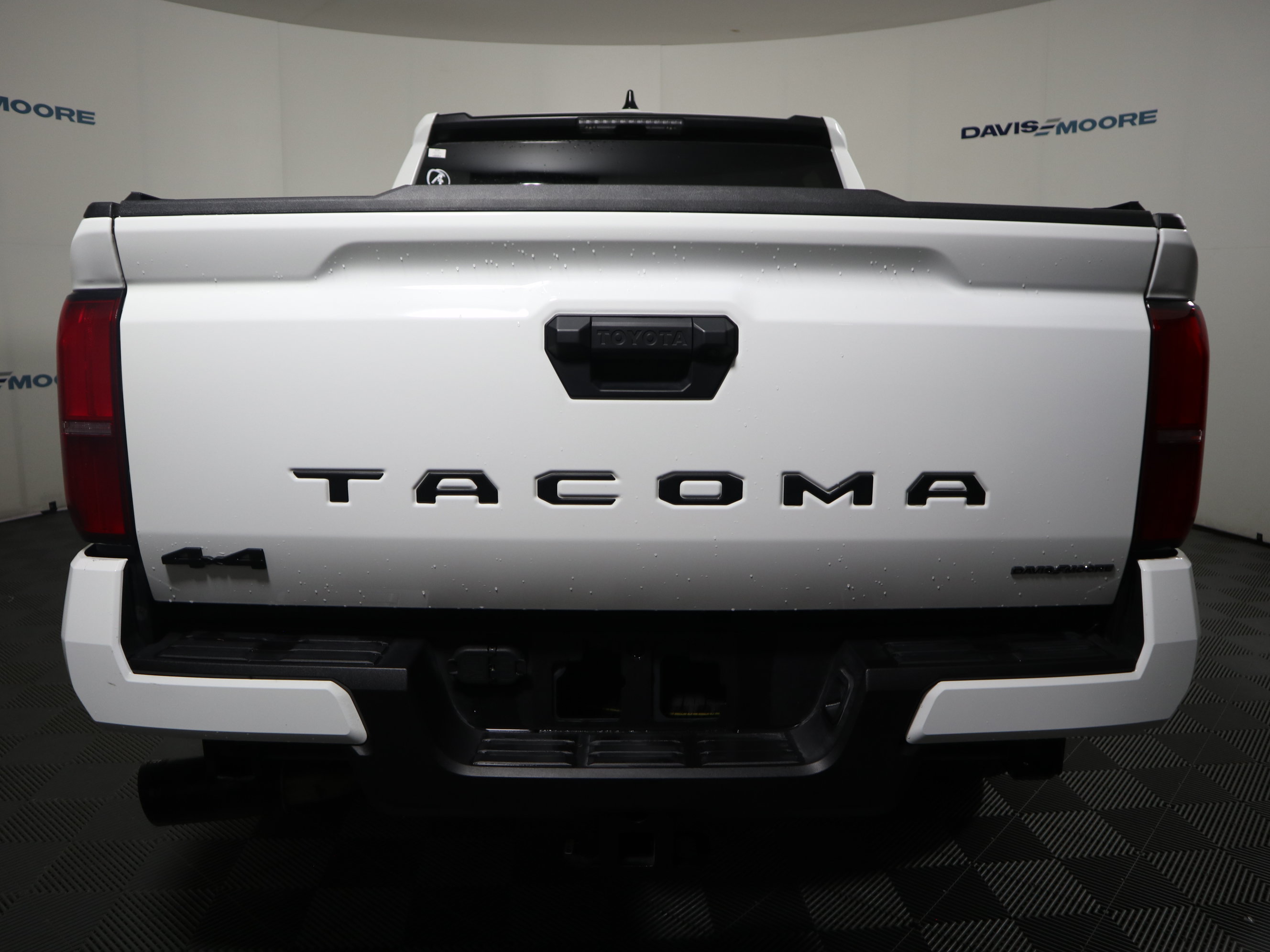 Used 2025 Toyota Tacoma SR5 AWD/4WD image 7