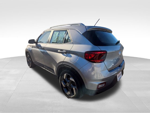 Used 2023 Hyundai Venue SEL FWD image 5