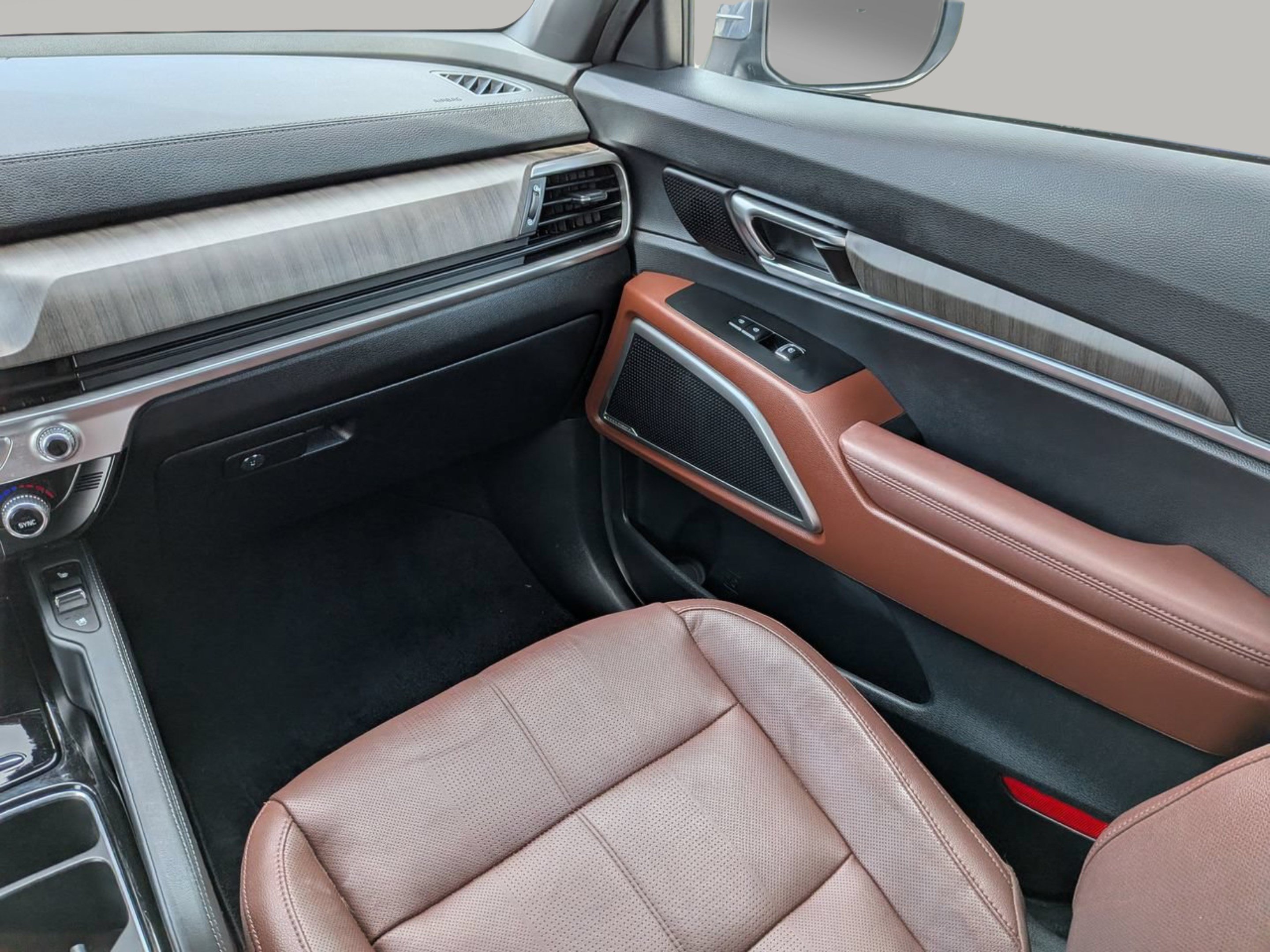 Certified 2023 Kia Telluride EX w/ EX Captain's Chair Package FWD image 16