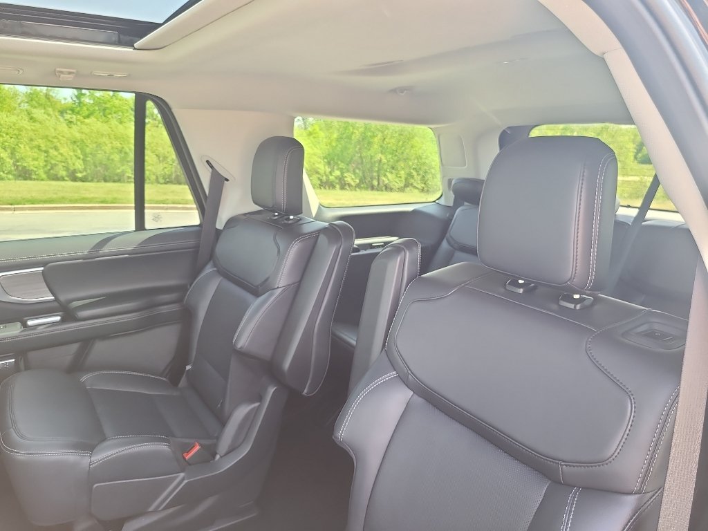 Used 2025 Ford Expedition Platinum AWD/4WD image 38