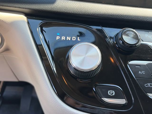 Used 2019 Chrysler Pacifica L FWD image 32