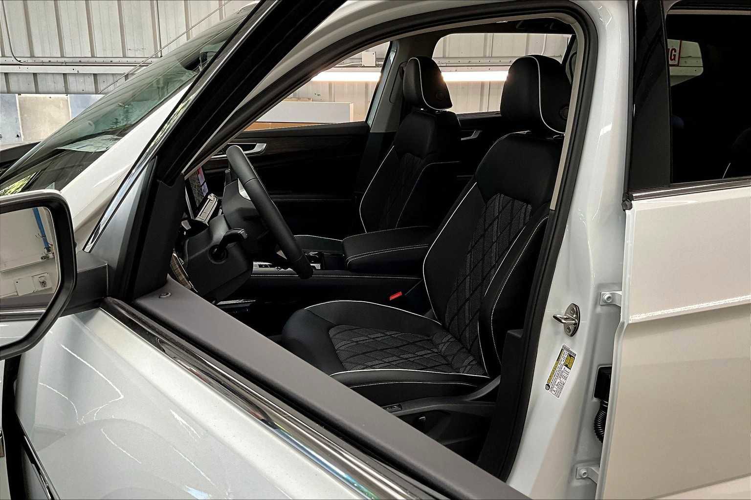 New 2026 Volkswagen Atlas SEL Premium R-Line image 11