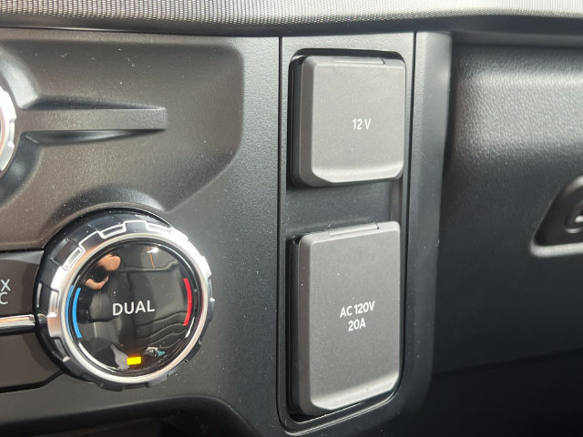 Used 2024 Ford F350 Platinum w/ FX4 Off-Road Package AWD/4WD image 31