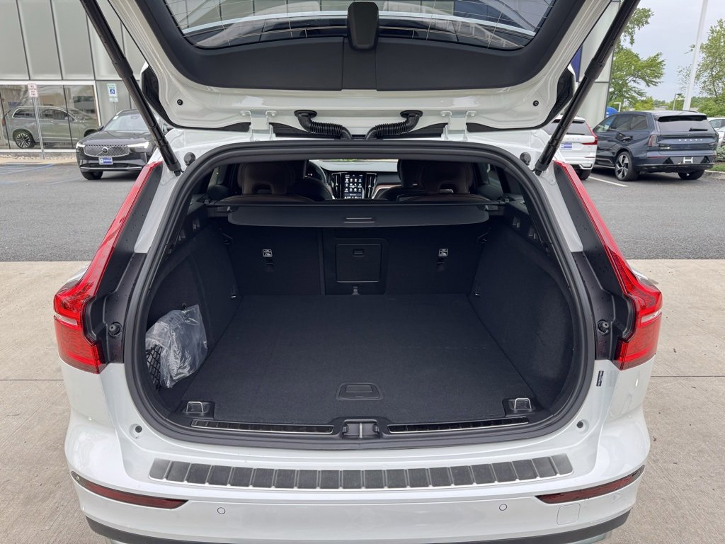 New 2026 Volvo V60 B5 Cross Country Ultra w/ Climate Package image 29