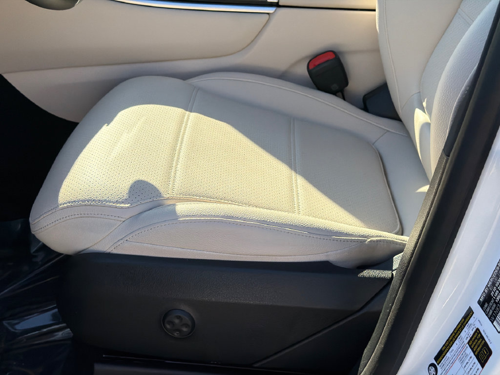 Used 2024 Mercedes-Benz GLC 300 4MATIC image 16