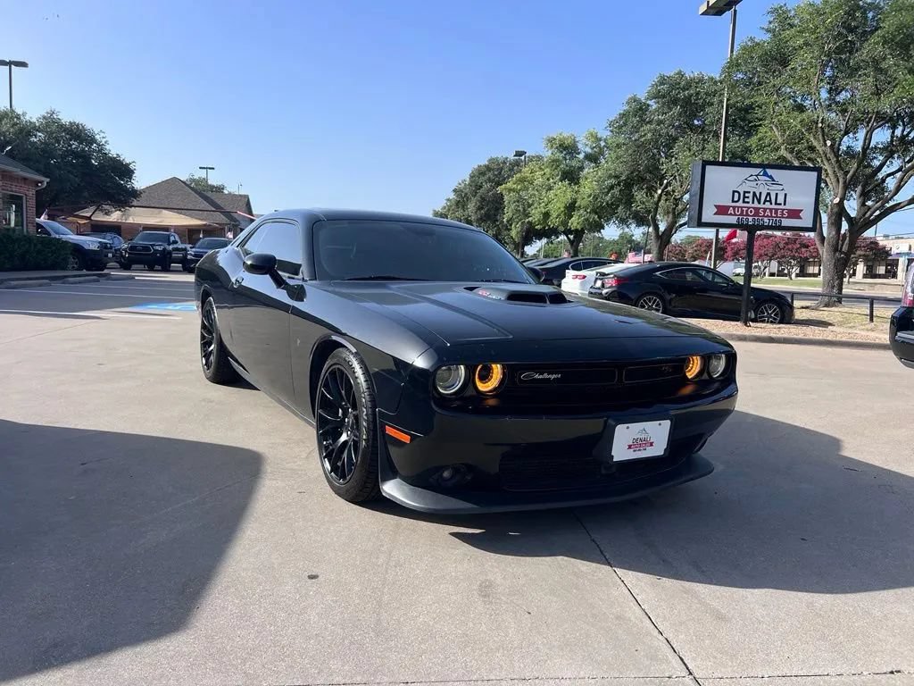Used 2016 Dodge Challenger R/T Scat Pack RWD image 1