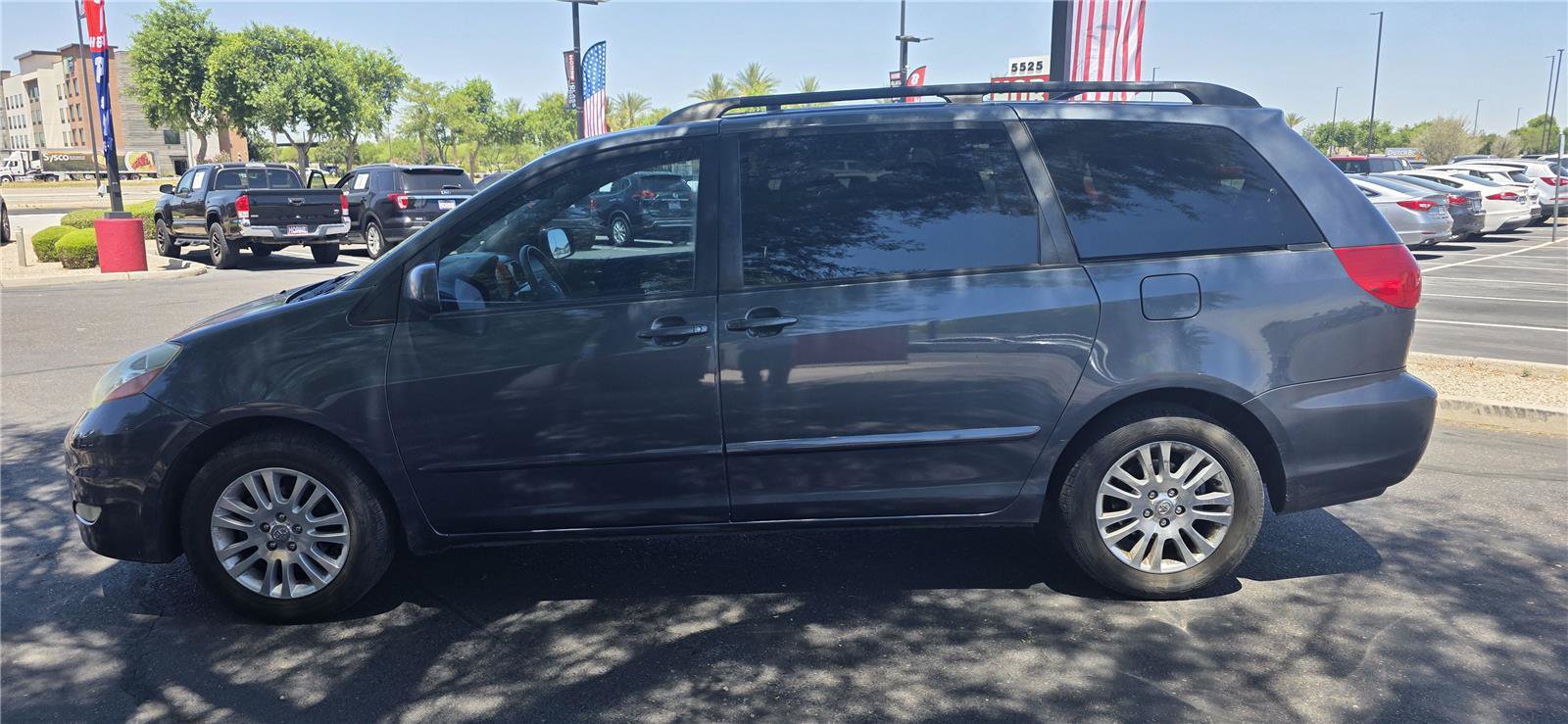 Used 2009 Toyota Sienna XLE FWD image 8