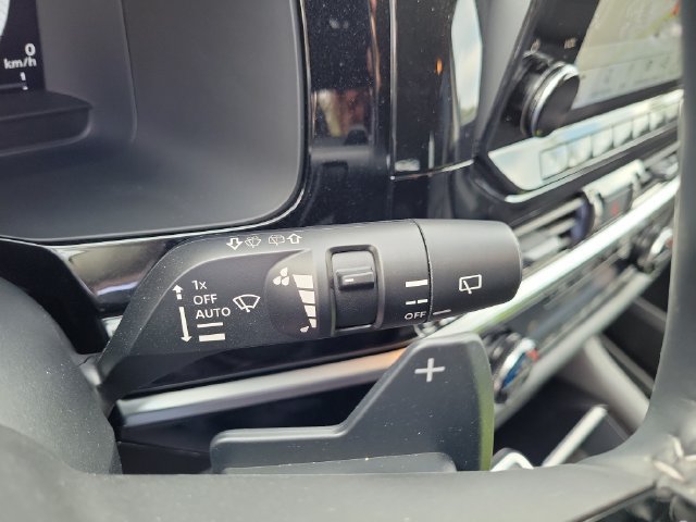 Used 2025 Nissan Pathfinder Platinum w/ Cargo Package FWD image 27