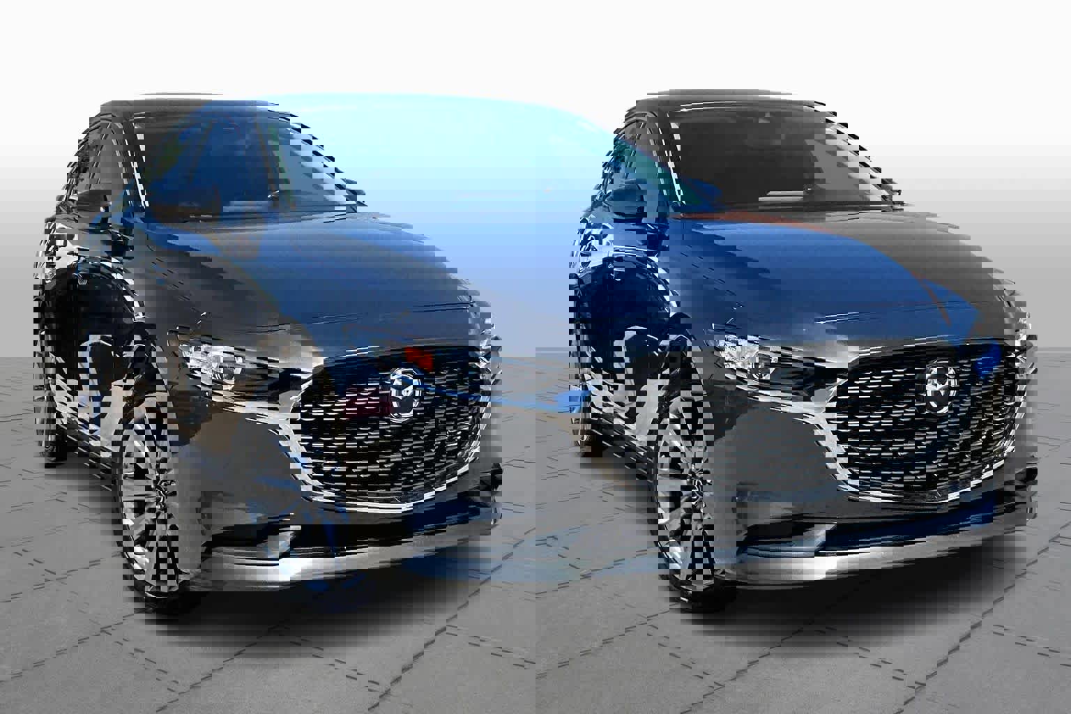 Used 2023 MAZDA MAZDA3 s image 3