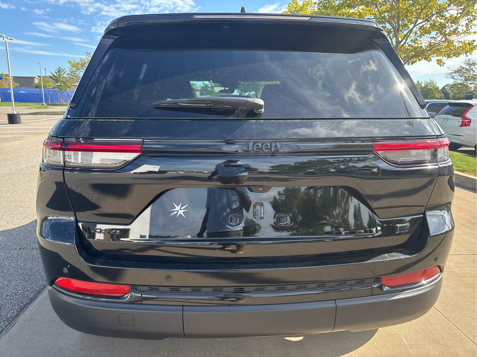 Used 2025 Jeep Grand Cherokee Altitude AWD/4WD image 10