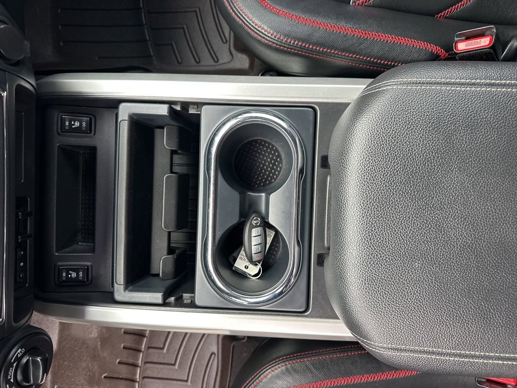 Used 2022 Nissan Titan SV w/ SV Convenience Package image 38