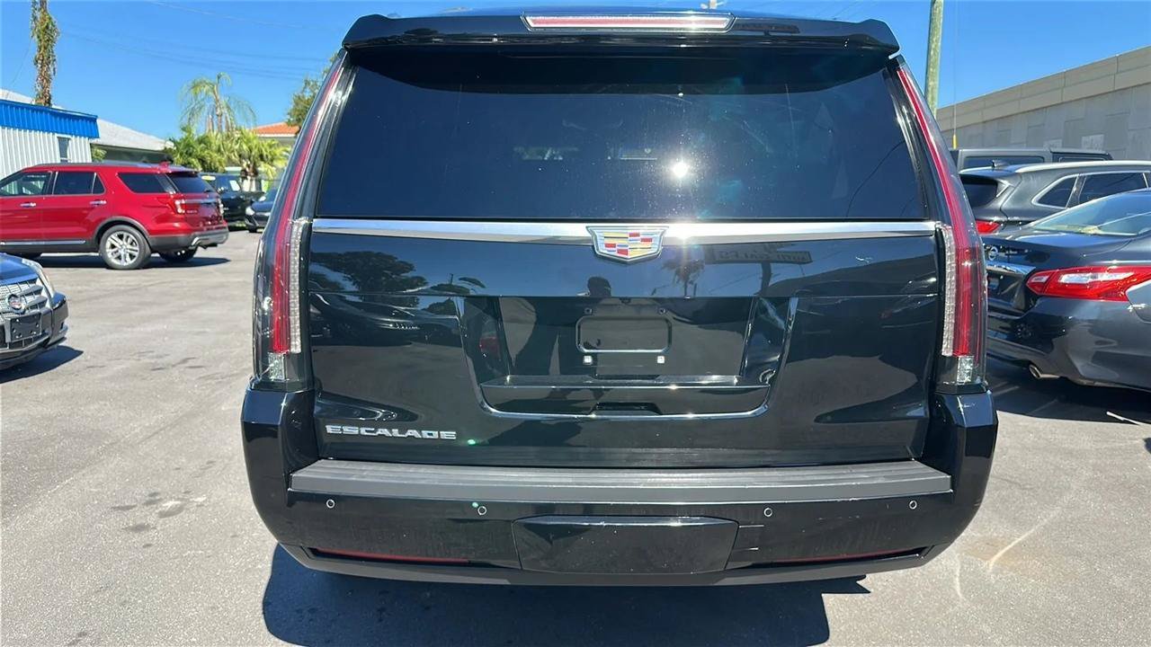 Used 2015 Cadillac Escalade Luxury AWD/4WD image 12
