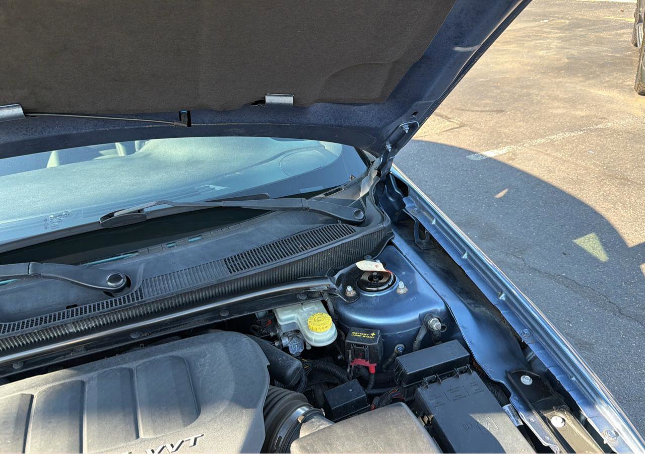 Used 2011 Chrysler 200 Touring FWD image 21