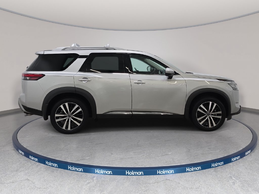 Used 2024 Nissan Pathfinder Platinum w/ Cargo Package AWD/4WD image 5